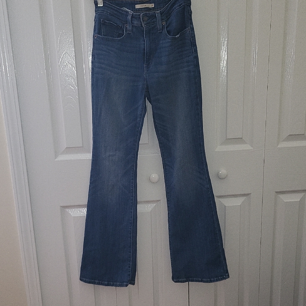 Levi's Women's Flare Jeans in Classic Blue